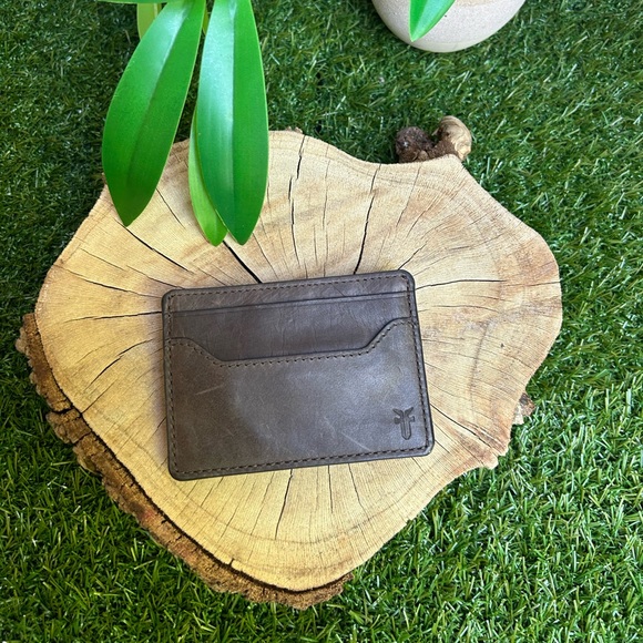 Frye
Logan Money Clip Card Case new 
$98 
Color Slate
Frye
$98.00 - Picture 11 of 12